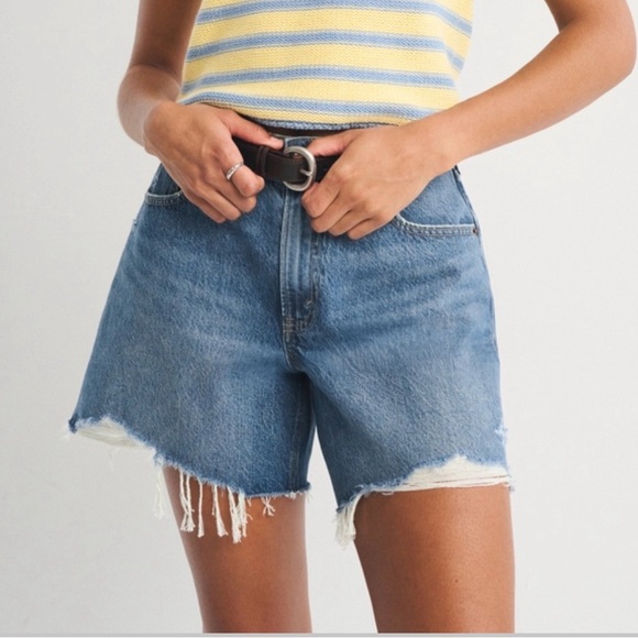 Abercrombie & Fitch Pants - Abercrombie & Fitch Curve Love High Rise Loose Short SIZE 30